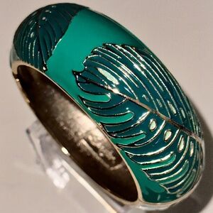 Elegant Green Leaf Bracelet